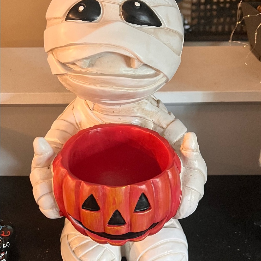 Mummy Candy Holder with Pumpkin Bowl